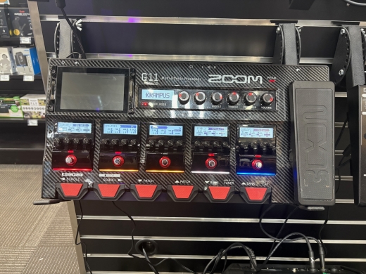 ZOOM G11　Multi Effecter Zoom G11 Multi-Effects Processor With Expression Pedal